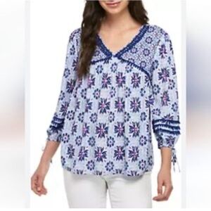 Eye-catching Crown & Ivy Floral Top (Size S) - Only $12!